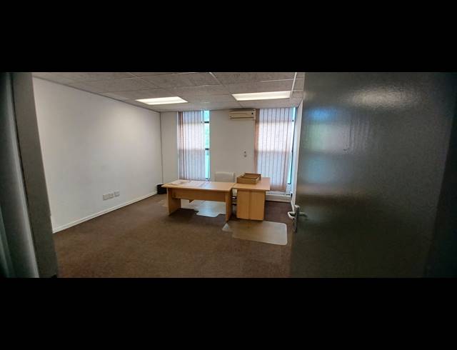 419M² OFFICE TO LET IN HYDE PARK